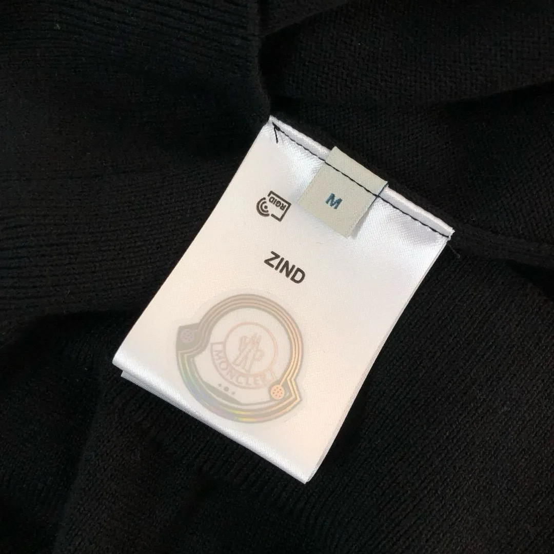 P110，〖 𝐌𝐎𝐍𝐂𝐋𝐄𝐑~ 〗💥 New Arrival ～ Classic 。 ， ， ， ， ， 。 ， Versatile Hot Sale✨✨ ！ ！ ：Black White Size：M L XL XXL 3XL( 200 )